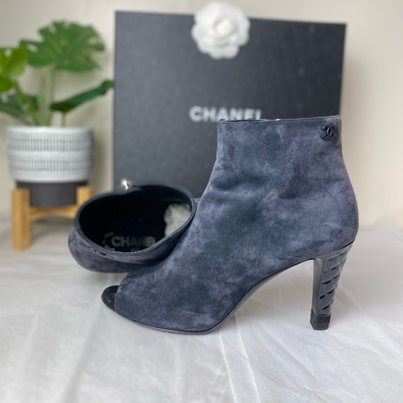 Chanel Interlocking CC Logo Short Bootie - Picture 13 of 15